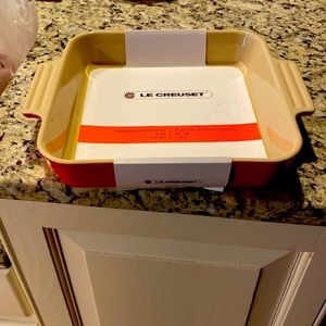Le Creuset 9” square baking dish. NWT.